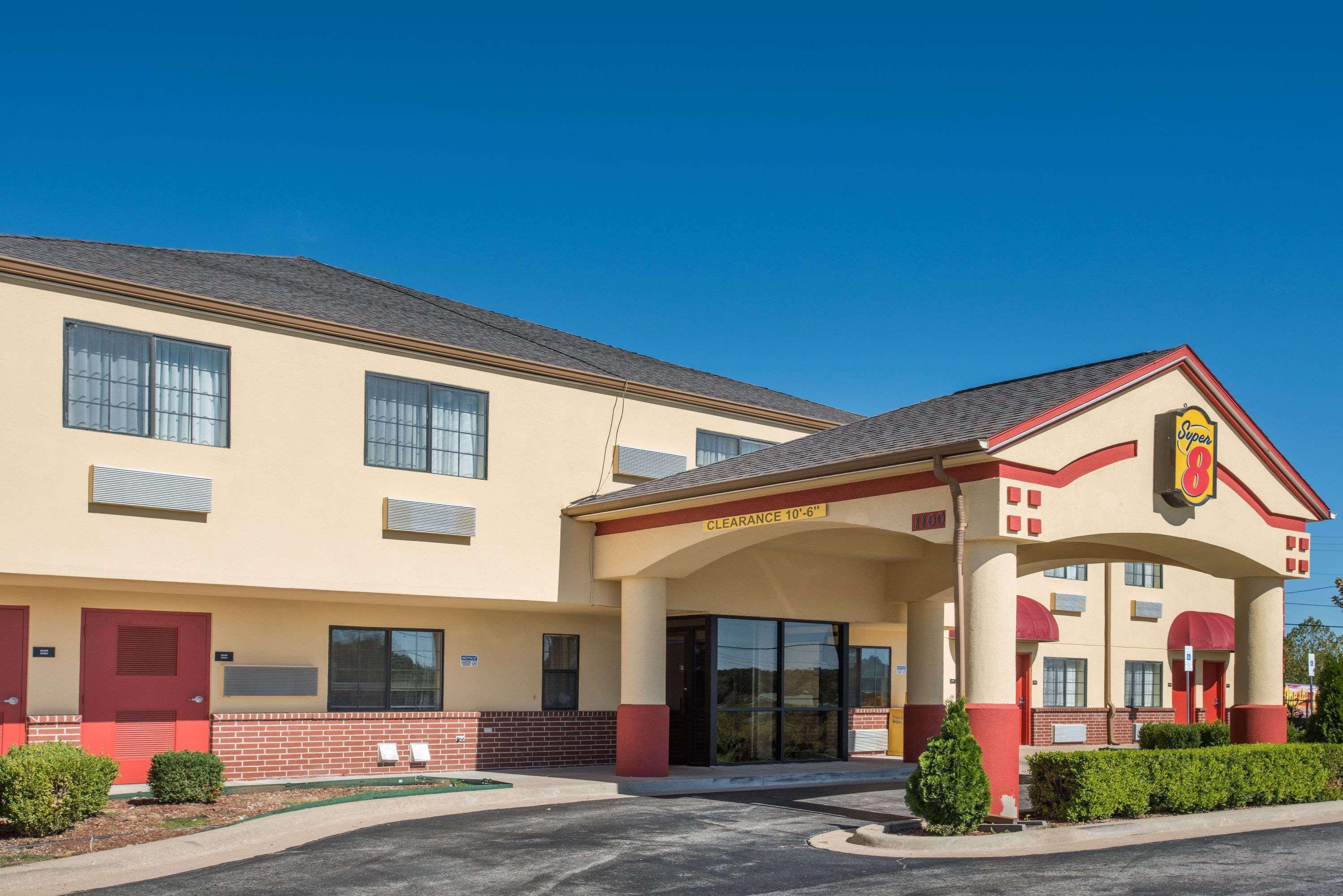 Super 8 By Wyndham Claremore Ok Bagian luar foto