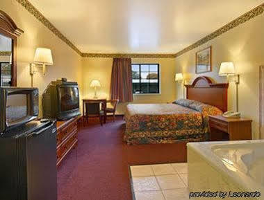 Super 8 By Wyndham Claremore Ok Bagian luar foto