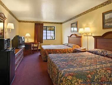 Super 8 By Wyndham Claremore Ok Bagian luar foto